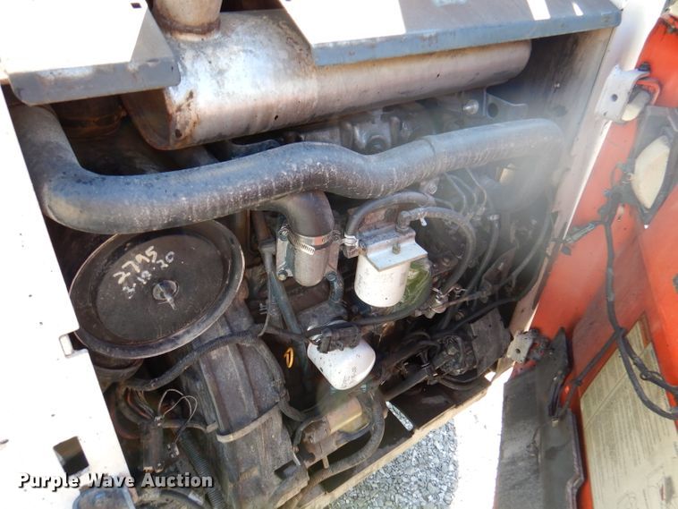image for item DY9531 2005 Bobcat S300  skid steer loader