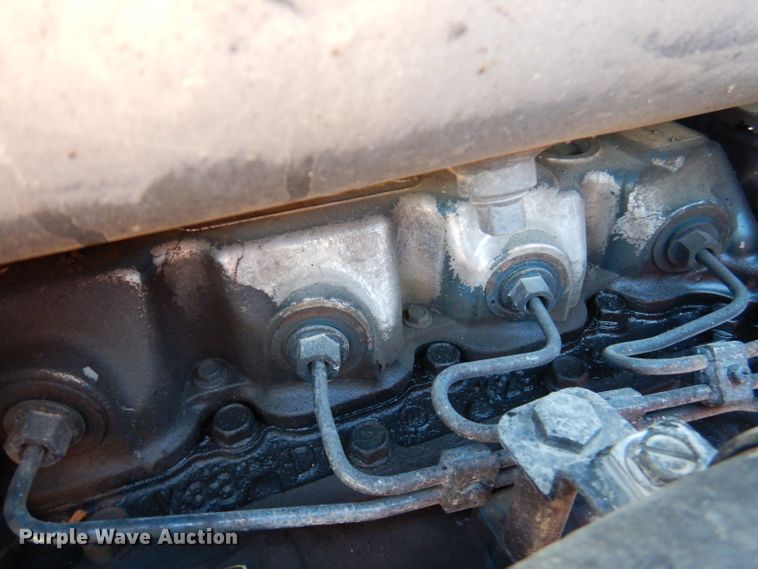 image for item DY9531 2005 Bobcat S300  skid steer loader