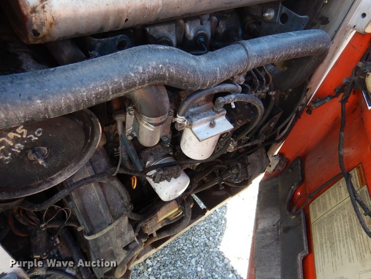 image for item DY9531 2005 Bobcat S300  skid steer loader