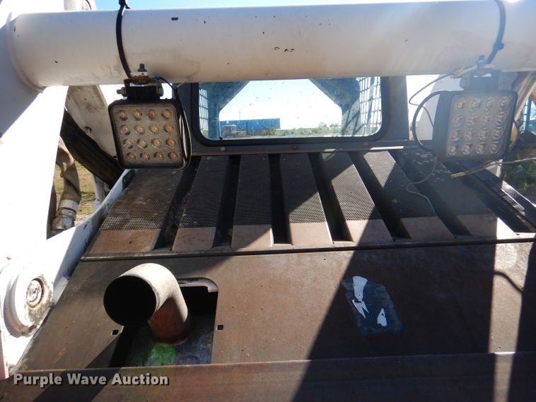 image for item DY9531 2005 Bobcat S300  skid steer loader