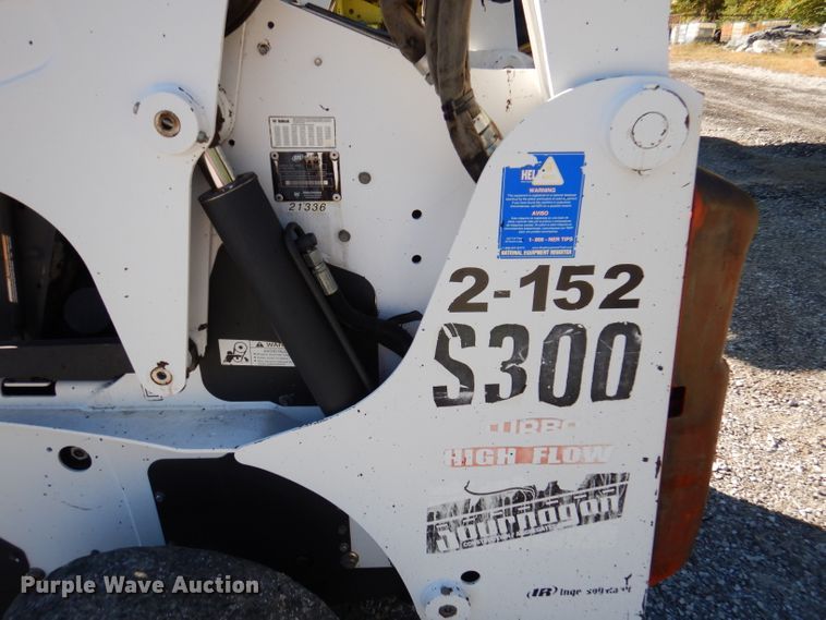 image for item DY9531 2005 Bobcat S300  skid steer loader
