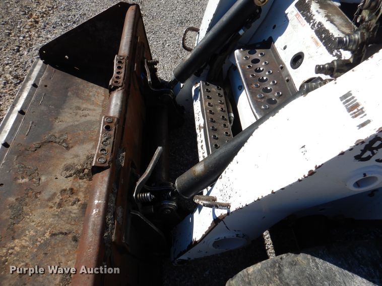 image for item DY9531 2005 Bobcat S300  skid steer loader