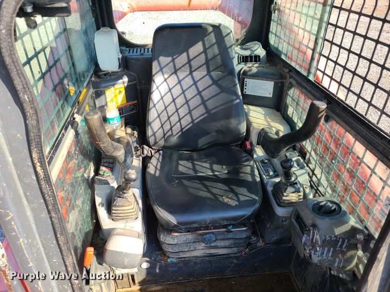 image for item DY9977 2014 Kubota SVL90-2  tracked skid steer loader