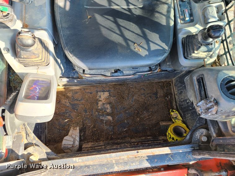 image for item DY9977 2014 Kubota SVL90-2  tracked skid steer loader