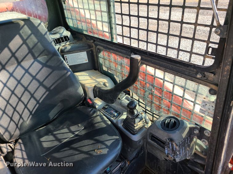 image for item DY9977 2014 Kubota SVL90-2  tracked skid steer loader