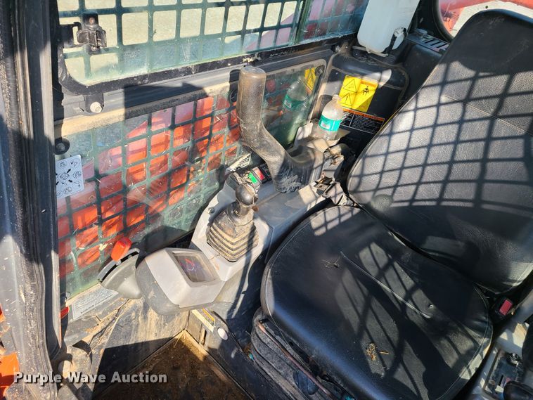 image for item DY9977 2014 Kubota SVL90-2  tracked skid steer loader