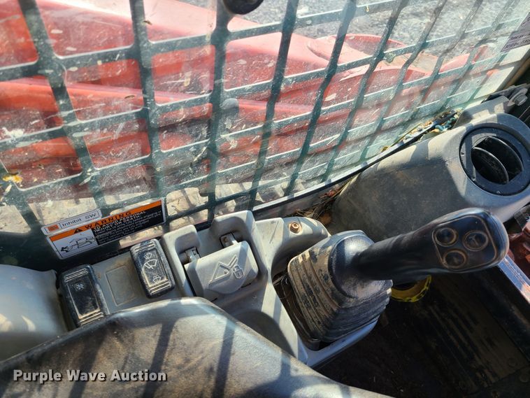 image for item DY9977 2014 Kubota SVL90-2  tracked skid steer loader