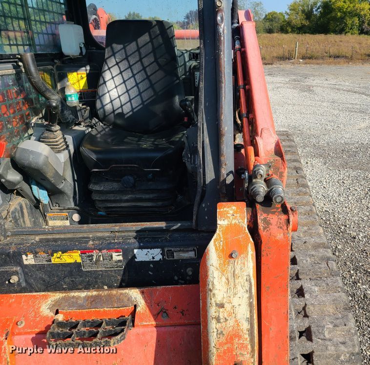 image for item DY9977 2014 Kubota SVL90-2  tracked skid steer loader