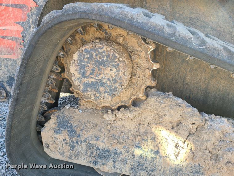 image for item DY9977 2014 Kubota SVL90-2  tracked skid steer loader