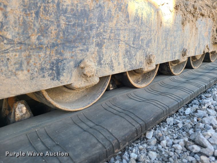 image for item DY9977 2014 Kubota SVL90-2  tracked skid steer loader