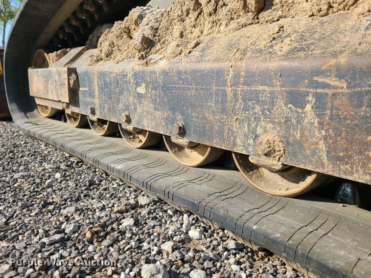 image for item DY9977 2014 Kubota SVL90-2  tracked skid steer loader