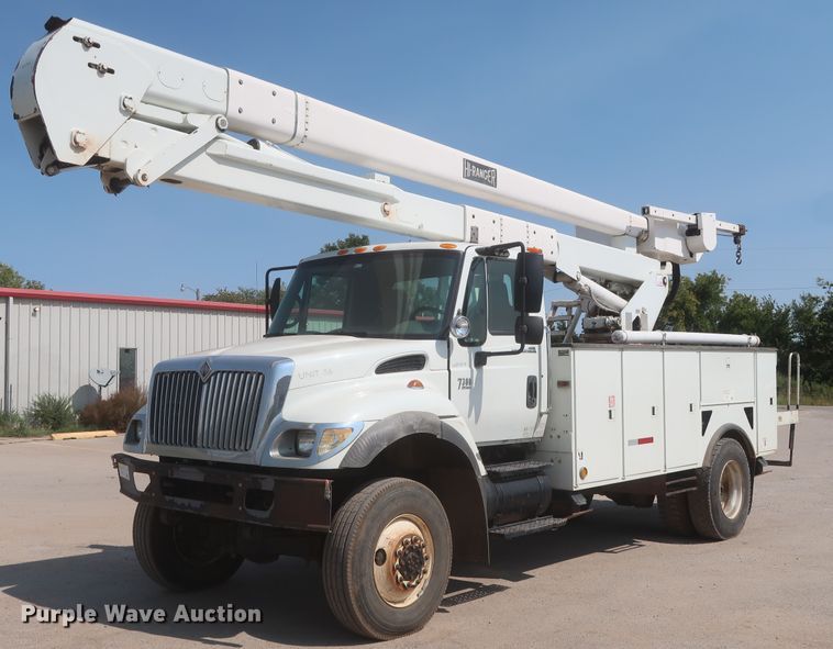 image for item EJ9771 2006 International 7300  bucket truck
