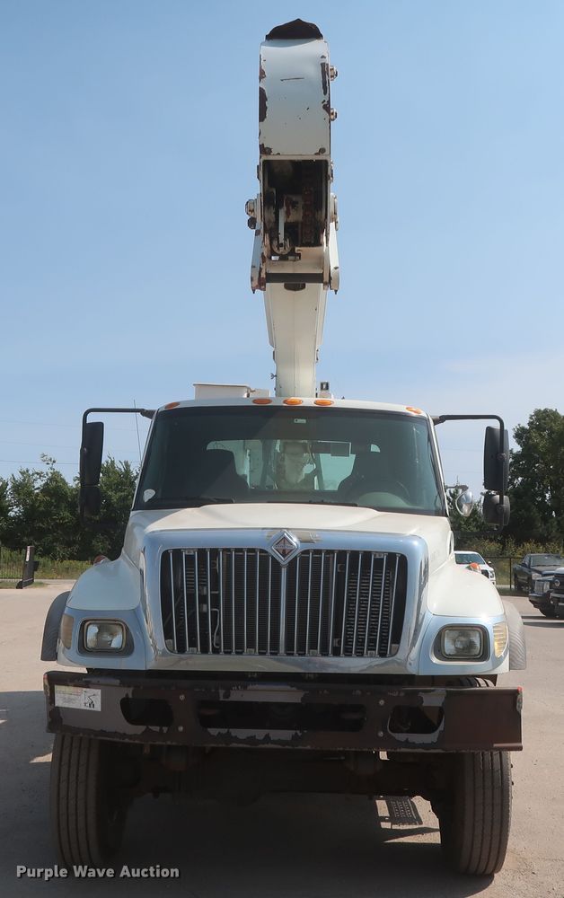 image for item EJ9771 2006 International 7300  bucket truck