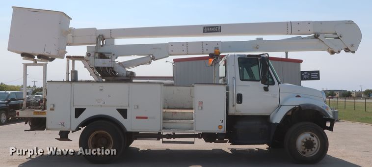 image for item EJ9771 2006 International 7300  bucket truck