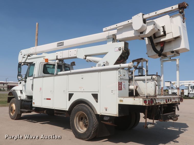 image for item EJ9771 2006 International 7300  bucket truck