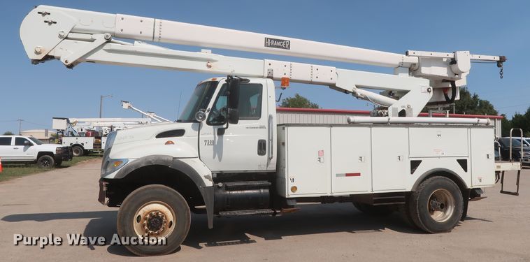 image for item EJ9771 2006 International 7300  bucket truck
