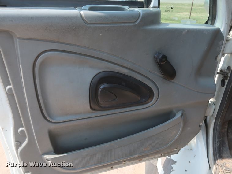 image for item EJ9771 2006 International 7300  bucket truck