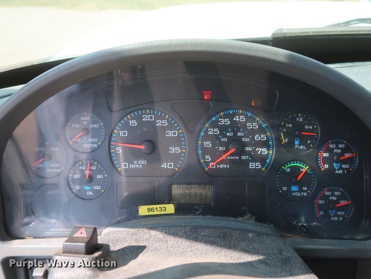 image for item EJ9771 2006 International 7300  bucket truck