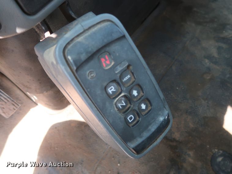 image for item EJ9771 2006 International 7300  bucket truck