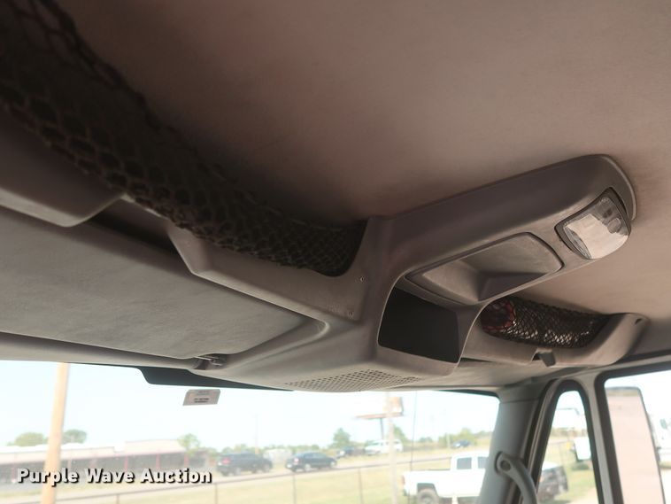 image for item EJ9771 2006 International 7300  bucket truck