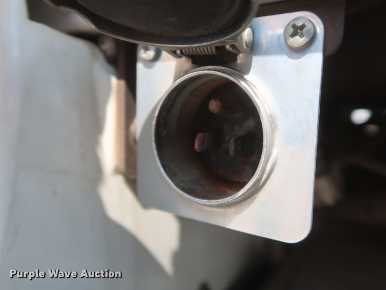 image for item EJ9771 2006 International 7300  bucket truck