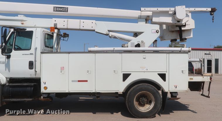 image for item EJ9771 2006 International 7300  bucket truck