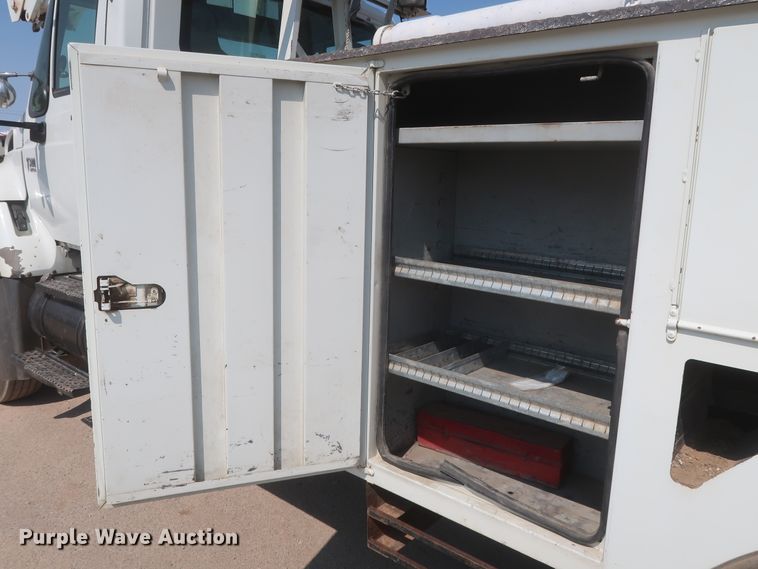 image for item EJ9771 2006 International 7300  bucket truck