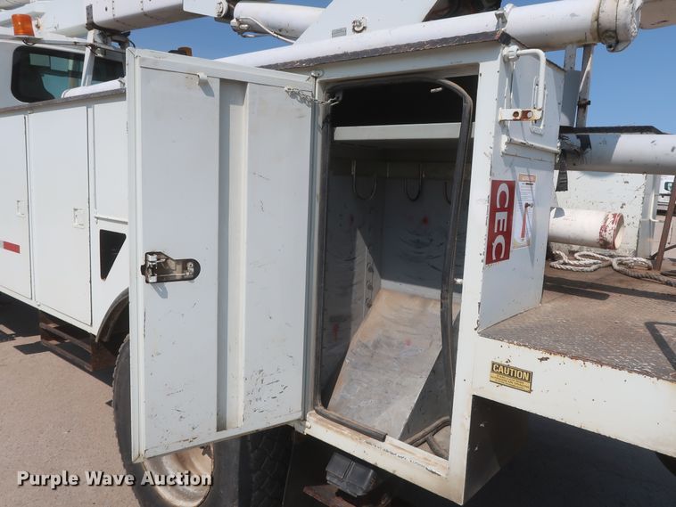 image for item EJ9771 2006 International 7300  bucket truck
