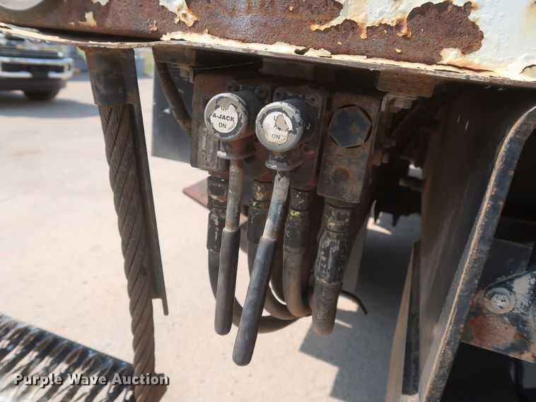 image for item EJ9771 2006 International 7300  bucket truck