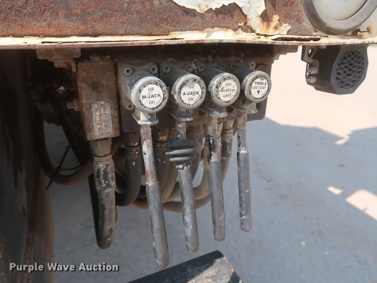 image for item EJ9771 2006 International 7300  bucket truck