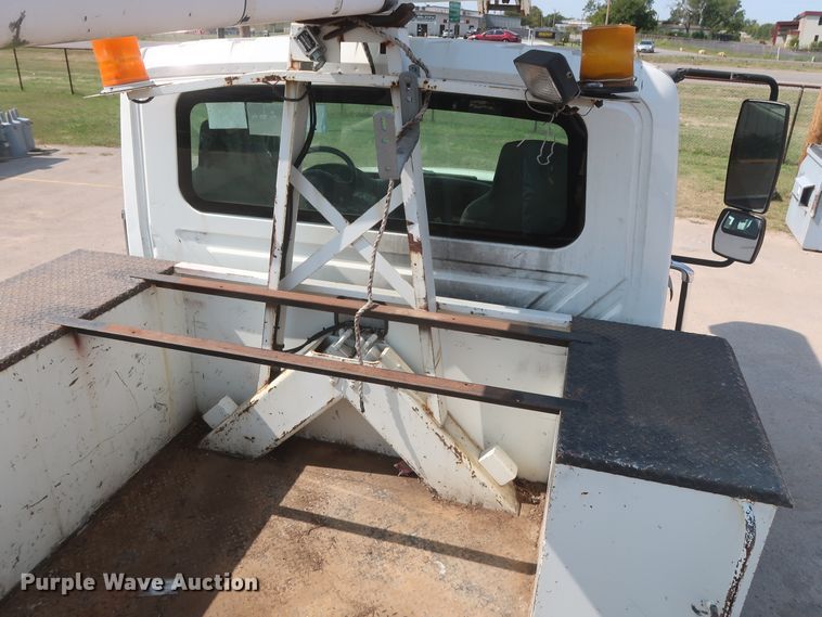 image for item EJ9771 2006 International 7300  bucket truck