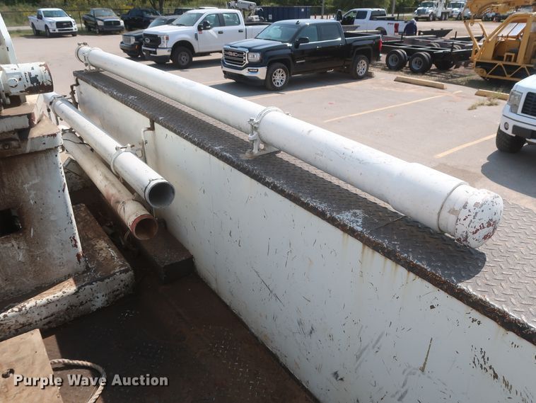 image for item EJ9771 2006 International 7300  bucket truck