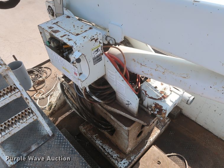 image for item EJ9771 2006 International 7300  bucket truck