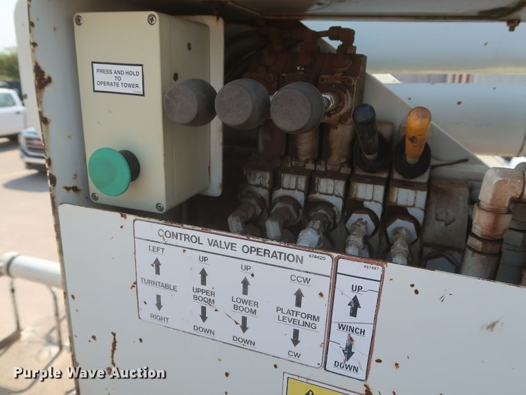 image for item EJ9771 2006 International 7300  bucket truck