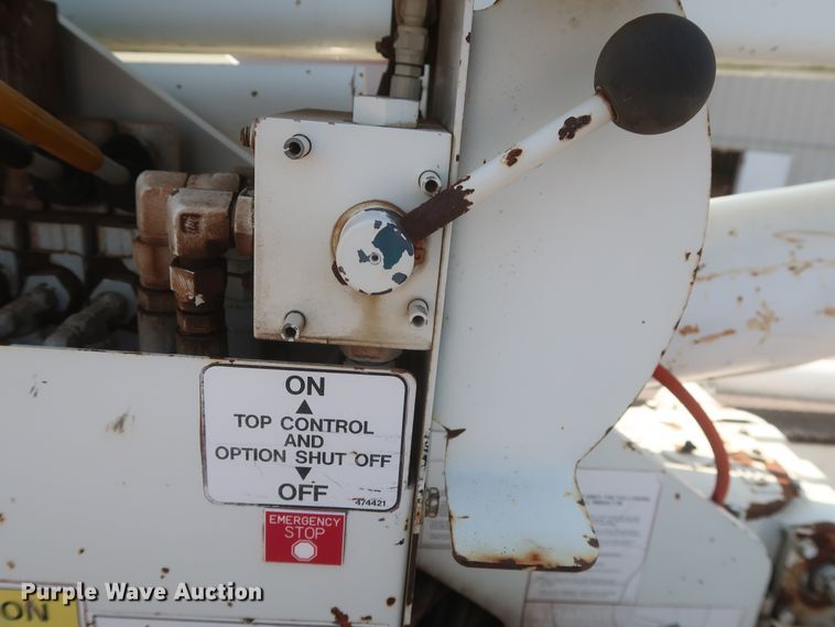 image for item EJ9771 2006 International 7300  bucket truck