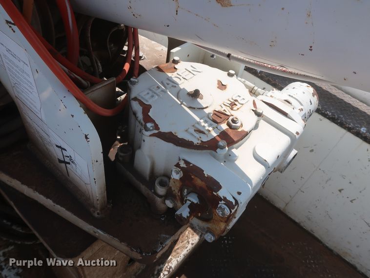 image for item EJ9771 2006 International 7300  bucket truck