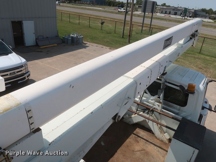 image for item EJ9771 2006 International 7300  bucket truck