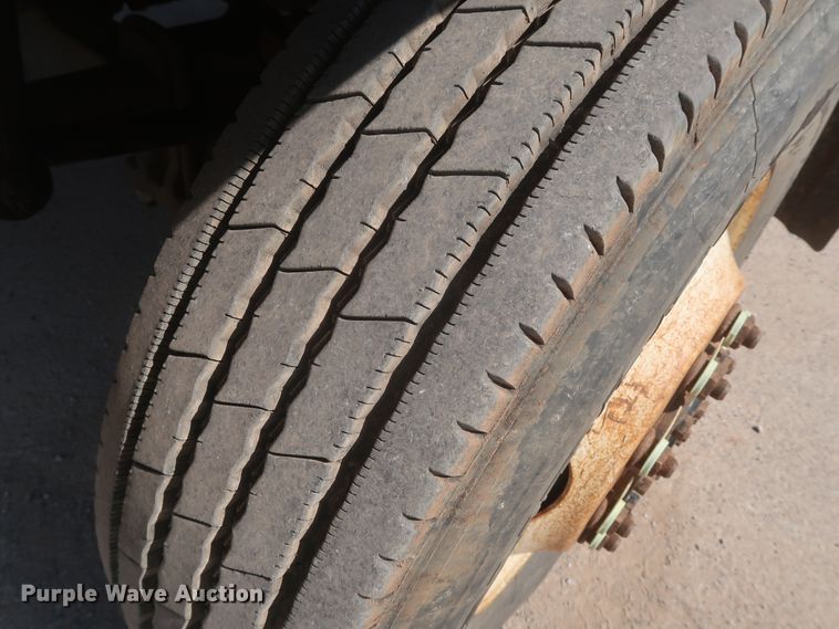 image for item EJ9771 2006 International 7300  bucket truck