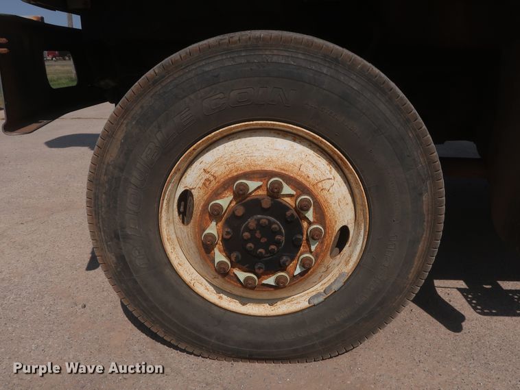 image for item EJ9771 2006 International 7300  bucket truck