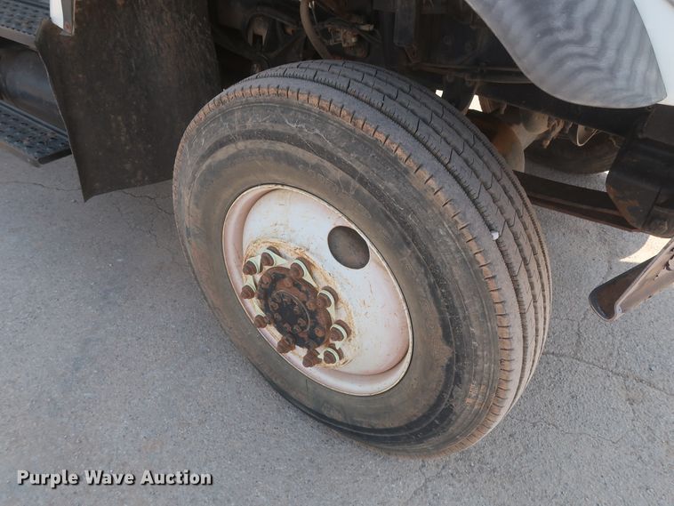 image for item EJ9771 2006 International 7300  bucket truck