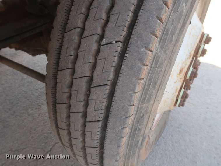 image for item EJ9771 2006 International 7300  bucket truck