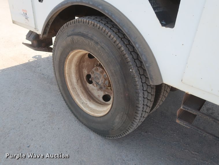 image for item EJ9771 2006 International 7300  bucket truck