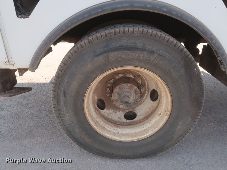 image for item EJ9771 2006 International 7300  bucket truck