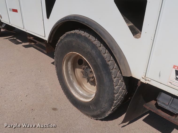 image for item EJ9771 2006 International 7300  bucket truck