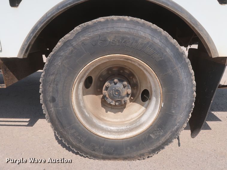 image for item EJ9771 2006 International 7300  bucket truck