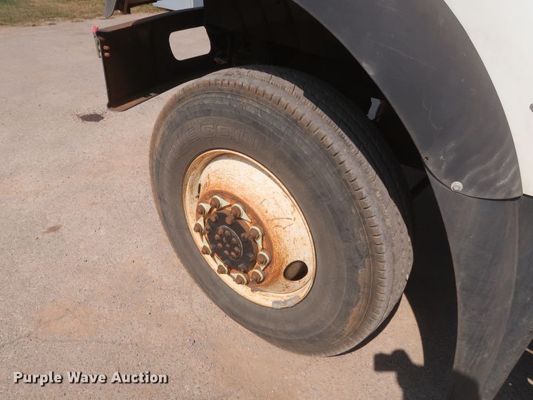 image for item EJ9771 2006 International 7300  bucket truck