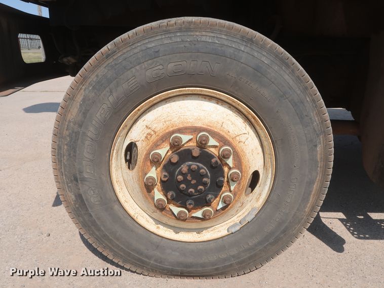 image for item EJ9771 2006 International 7300  bucket truck