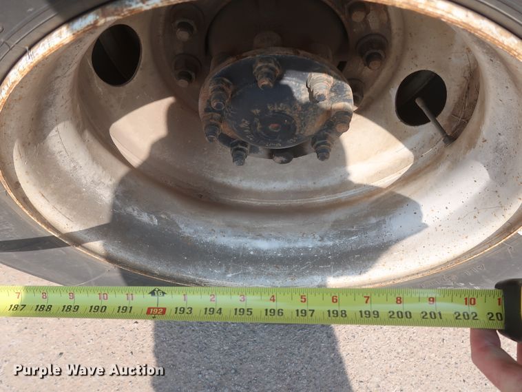 image for item EJ9771 2006 International 7300  bucket truck