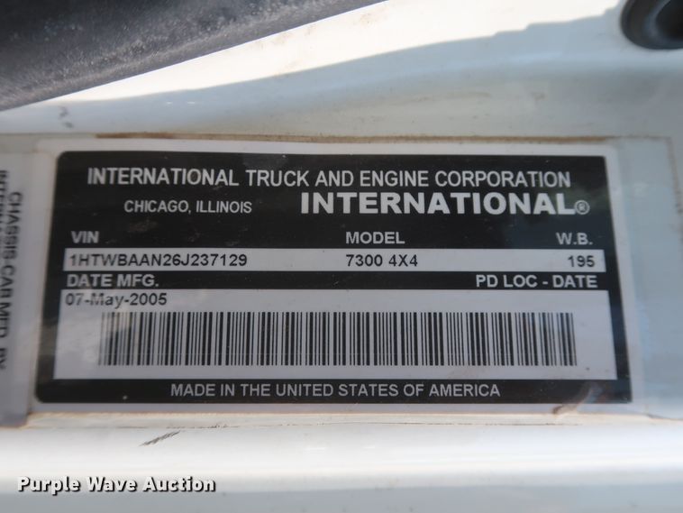 image for item EJ9771 2006 International 7300  bucket truck