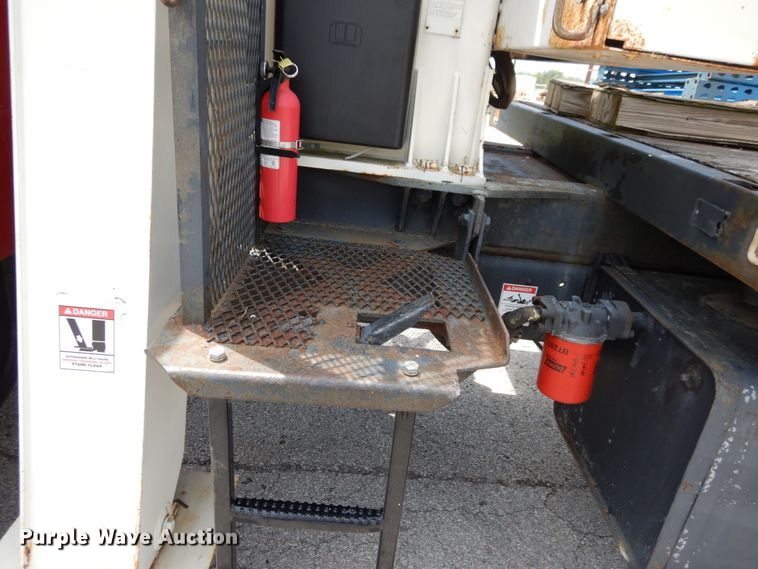 image for item EK9228 1996 International 4700  crane truck